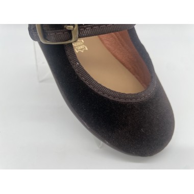 MERCEDES CHUCHES TERCIOPELO MARRON