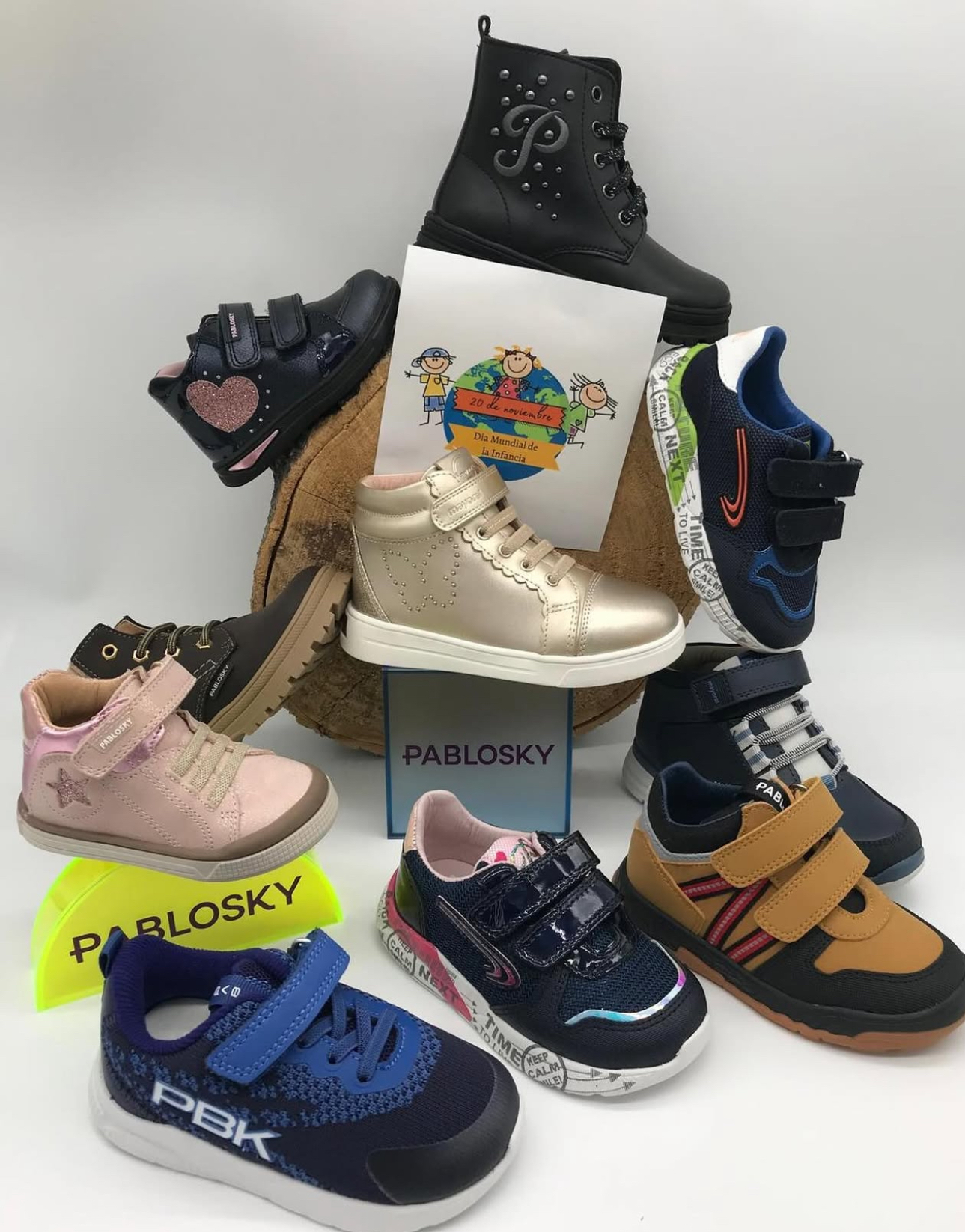 En Maralbe, ofrecemos una amplia gama de calzado infantil de la reconocida marca Pablosky, conocida por su calidad y diseño. Nuestra colección de zapatos para niños incluye modelos cómodos y duraderos, ideales para el uso diario y ocasiones especiales. Explora nuestra selección de calzado para niños, que combina estilo y confort, disponible en diversas tallas y colores.